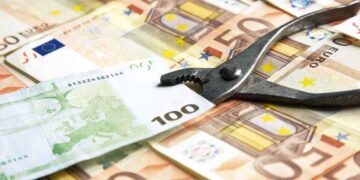 Μείωση συντάξεων για 250.000 ή αύξηση ορίων για 300.000 ασφαλισμένους