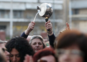 ΕΛΣΤΑΤ: Φτωχότερα κατά 3,1 δισ. τα ελληνικά νοικοκυριά το 2013