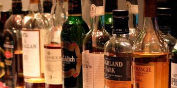 ΣΟΚ ΣΤΗΝ ΑΙΑΝΗ: 40χρονος πέθανε στην προσπάθεια να πιει ένα μπουκάλι ουίσκι!