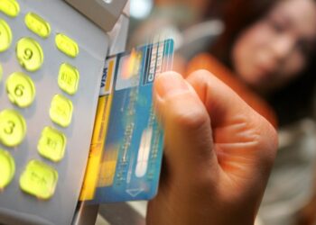 Έλεγχος σε επαγγελματίες & εταιρίες με μεγάλες συναλλαγές μετρητών