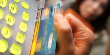 Έλεγχος σε επαγγελματίες & εταιρίες με μεγάλες συναλλαγές μετρητών