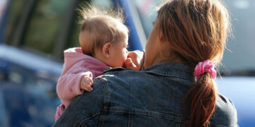 Η γραφειοκρατία για τις υιοθεσίες ευνοεί το εμπόριο