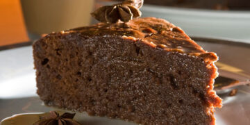 Σιροπιαστό κέικ με σοκολάτα και καφέ