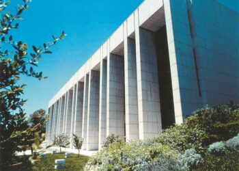 Το Μέγαρο Μουσικής χορεύει σε house μουσικούς ρυθμούς