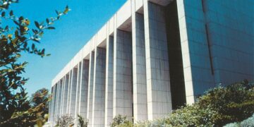 Το Μέγαρο Μουσικής χορεύει σε house μουσικούς ρυθμούς