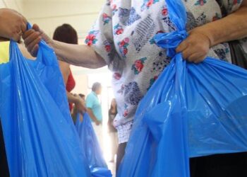 Διανομή τροφίμων σε απόρους του Δήμου Άργους Ορεστικού