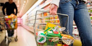 Μείωση τιμών σε γάλα, ψωμί και φάρμακα υπόσχεται η κυβέρνηση