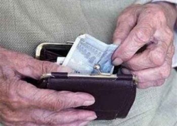 Νέα μείωση συντάξεων ζητάει η τρόικα