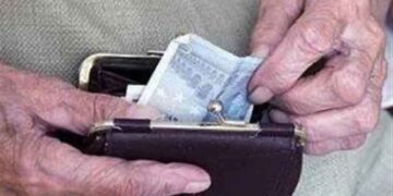 Νέα μείωση συντάξεων ζητάει η τρόικα