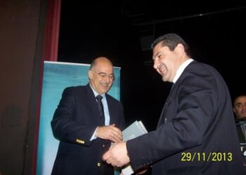 “Η μεθόριος με την Αλβανία δεν αστυνομεύεται” – Με τους αστυνομικούς που συνέλαβαν τους Αλβανούς δραπέτες ο Δένδιας