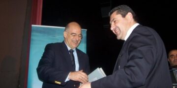 “Η μεθόριος με την Αλβανία δεν αστυνομεύεται” – Με τους αστυνομικούς που συνέλαβαν τους Αλβανούς δραπέτες ο Δένδιας