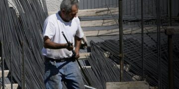 Υπ. Εργασίας: Πρόστιμα 6 εκατ. ευρώ για τη «μαύρη» εργασία το Σεπτέμβριο και τον Οκτώβριο