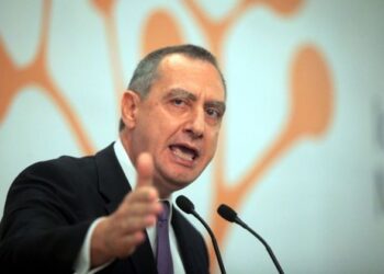 Ο Μιχελάκης καταγγέλλει τον Δήμαρχο Νάουσας που έκλεισε τα σχολεία