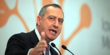 Ο Μιχελάκης καταγγέλλει τον Δήμαρχο Νάουσας που έκλεισε τα σχολεία