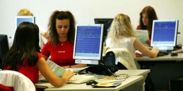 Οι μισθοί των δημοσίων υπαλλήλων – Αναλυτικοί πίνακες