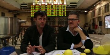 Bloomberg: Οι Έλληνες ρίχνουν ταρό για να δουν αν θα πιάσουν δουλειά