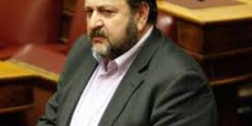 Παίρνει πίσω τα περί ομαδικών απολύσεων το υπουργείο Εργασίας