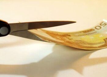 Χαράτσι €20 ανά εργαζόμενο για χιλιάδες εργοδότες