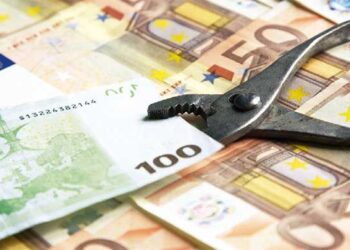 Οι αδύναμοι παγώνουν και οι συναρμόδιοι μαλώνουν