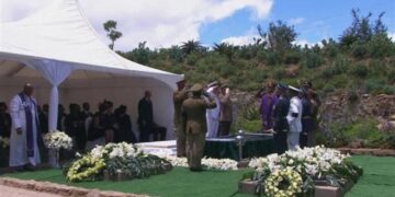 Στη γη των προγόνων του αναπαύεται ο μαχητής Νέλσον Μαντέλα