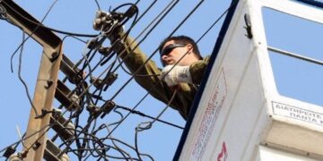 ΔΕΗ: Στόχος να επανασυνδεθεί σήμερα το ρεύμα σε 4.000 νοικοκυριά