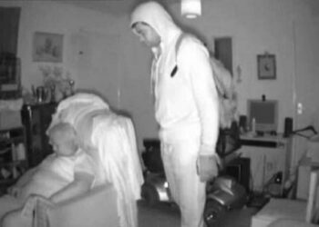 ΑΝΑΤΡΙΧΙΑΣΤΙΚΟ ΒΙΝΤΕΟ: Κοιμόταν και ο KΛΕΦΤΗΣ στεκόταν από πάνω της!