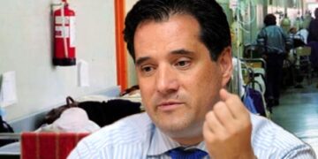 Άδωνις προς γιατρούς: Δεν μπορείτε να παίρνετε δύο μισθούς