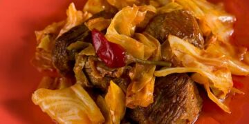 Μοσχάρι μαγειρευτό με λάχανο