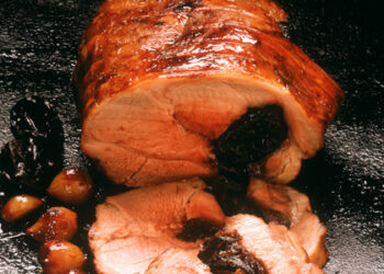 Ρολό χοιρινό γεμιστό με ξερά φρούτα