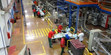 Πώς αντέδρασαν οι υπάλληλοι σε εργοστάσιο στην Γαλλία όταν έμαθαν ότι η διεύθυνση σχεδιάζει να το κλείσει και να το μεταφέρει στην Πολωνία