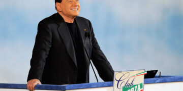 Σίλβιο Μπερλουσκόνι: «Θα γίνει επανάσταση αν με συλλάβουν»