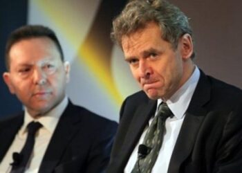 Με πιτόγυρα αποχαιρέτησε τους τροϊκανούς ο Στουρνάρας