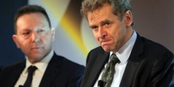 Με πιτόγυρα αποχαιρέτησε τους τροϊκανούς ο Στουρνάρας