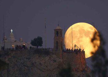 Την Κυριακή η μεγαλύτερη πανσέληνος του 2013!