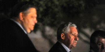 Όλα κρέμονται από μια κλωστή! Αποφασισμένοι για όλα Βενιζέλος και Κουβέλης – Ακόμα και για εκλογές