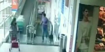 ΣΟΚ: Τη σκότωσε ένα καροτσάκι μέσα σε σουπερμάρκετ (video)