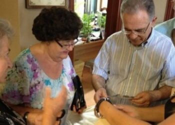 Κρήτη: Συγκίνησε η τουρίστρια που εκπλήρωσε την τελευταία επιθυμία του άντρα της…