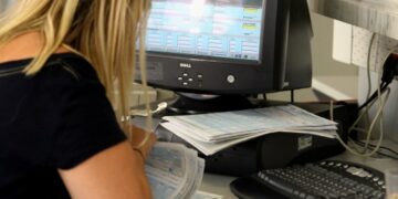 “Κλείδωσαν” οι πρώτες 2.000 απολύσεις στο Δημόσιο – Από ΕΡΤ, αμυντική βιομηχανία και φορείς που κλείνουν