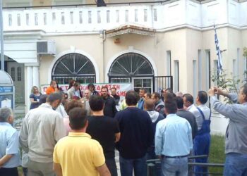 Διαμαρτυρία στον ΟΑΕΕ Κοζάνης από δυνάμεις της ΠΑΣΕΒΕ