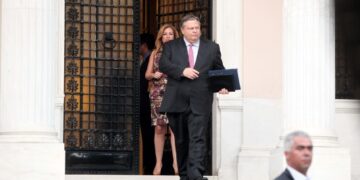 Ανασχηματισμός: Ποιά στελέχη του ΠΑΣΟΚ θα μπουν στη νεα κυβέρνηση – Ακούγεται το όνομα Κουκουλόπουλου