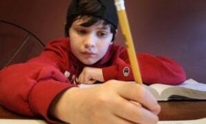 H απίστευτη ιστορία του 14χρονου με αυτισμό που πάει για Νόμπελ!