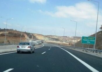 ΕΓΝΑΤΙΑ ΟΔΟΣ: Αυτοκίνητο τυλίχτηκε στις φλόγες