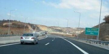 ΕΓΝΑΤΙΑ ΟΔΟΣ: Αυτοκίνητο τυλίχτηκε στις φλόγες