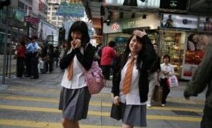 Εκατομμύρια Κινέζες μαθήτριες στις εξετάσεις χωρίς… στηθόδεσμο