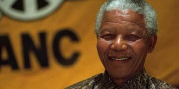 Εσπευσμένα στο νοσοκομείο ο Μαντέλα