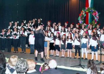 Μουσικοκινητική παράσταση της παιδικής και εφηβικής χορωδίας του Μορφωτικου Ομίλου Βελβεντού