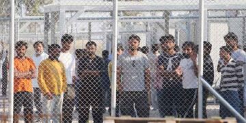 ΧΡΥΣΗ ΑΥΓΗ: Βραδυφλεγής βόμβα η δημιουργία κέντρου κράτησης λαθρομεταναστών στο Μαυροδένδρι