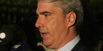 Μήνυση δικηγόρων κατά Στουρνάρα – Κεδίκογλου για την ΕΡΤ