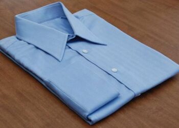 Πως να διπλώσετε τέλεια ένα πουκάμισο σε 2 δευτερόλεπτα (video)