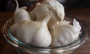 Το σκόρδο προστατεύει από δηλητηριάσεις